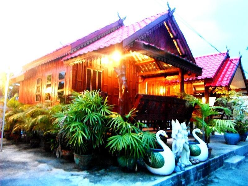 Suksomjai Hotel Rayong Luaran gambar